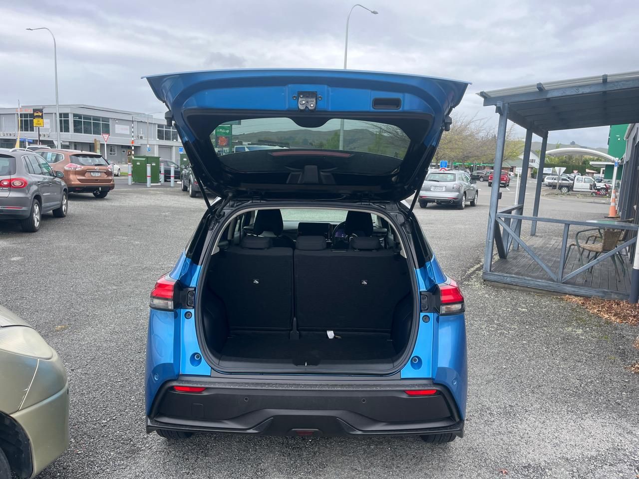 Vehicle image 4