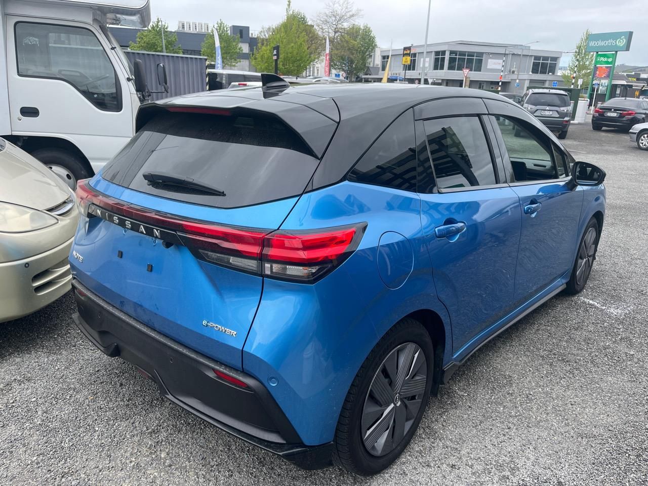 Vehicle image 5