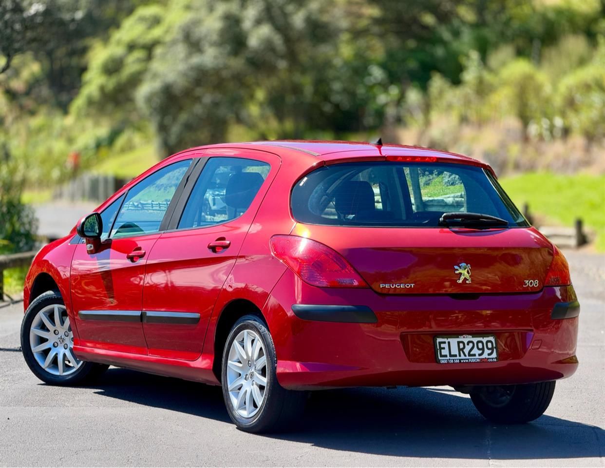 Vehicle image 4