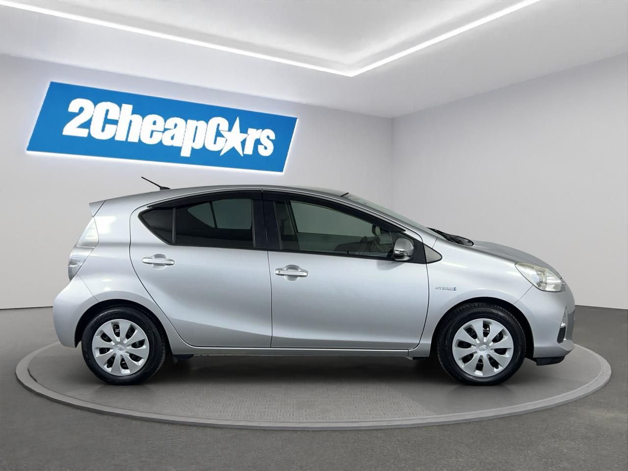 Vehicle image 4