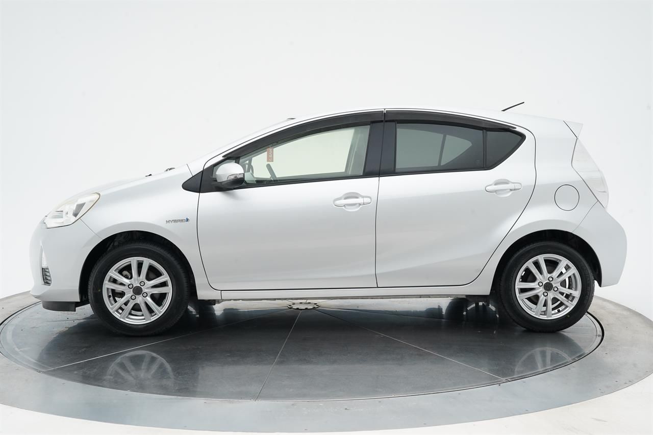 Vehicle image 3