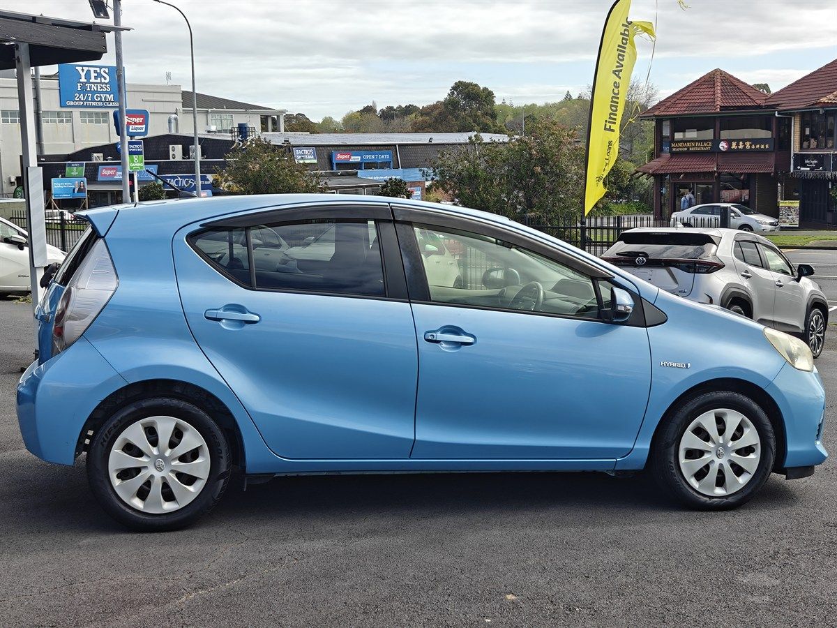 Vehicle image 3