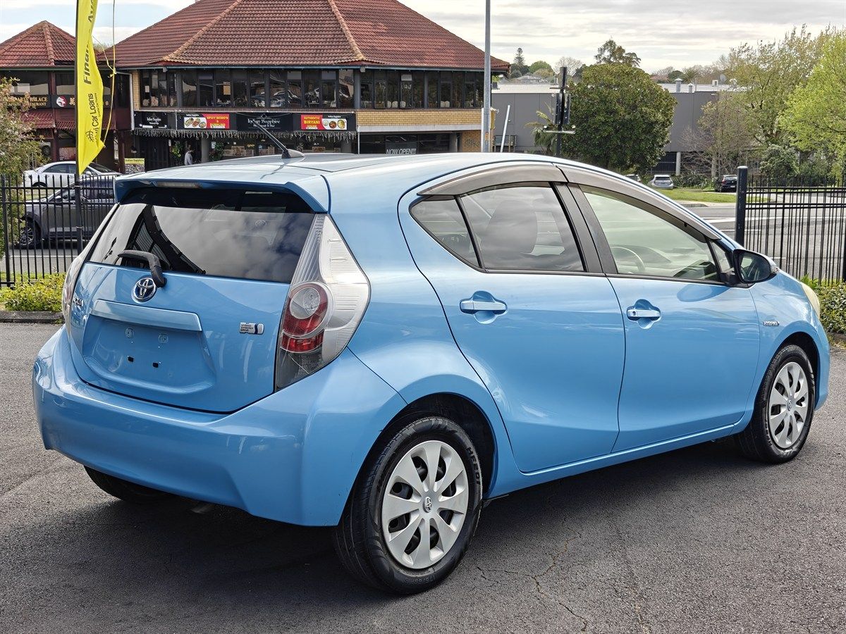 Vehicle image 4