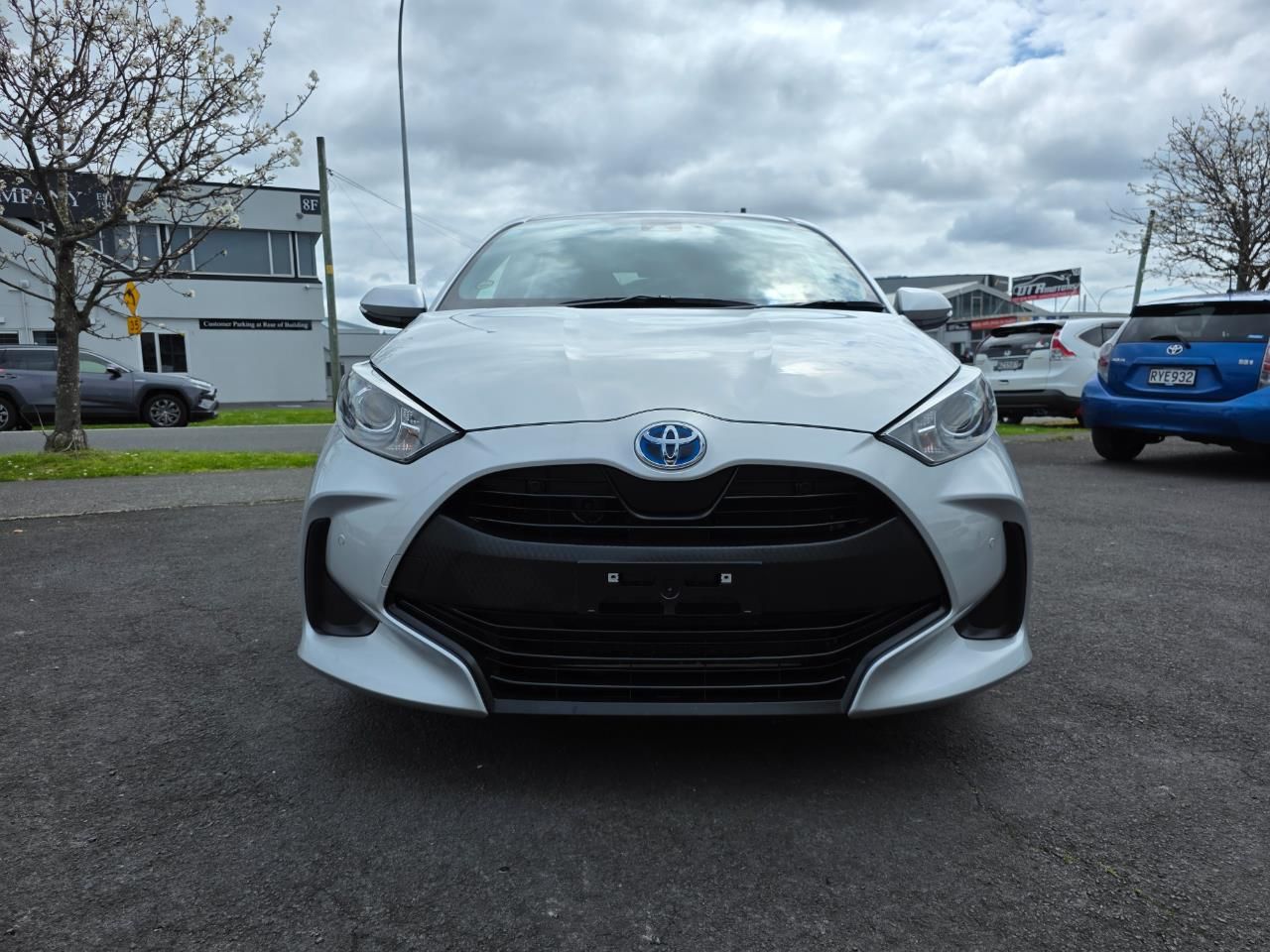 Vehicle image 3