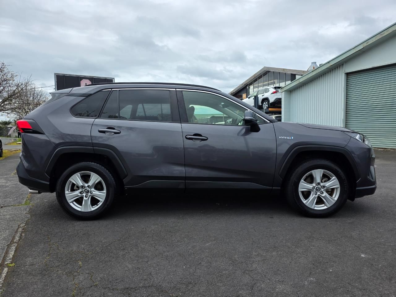 Vehicle image 5