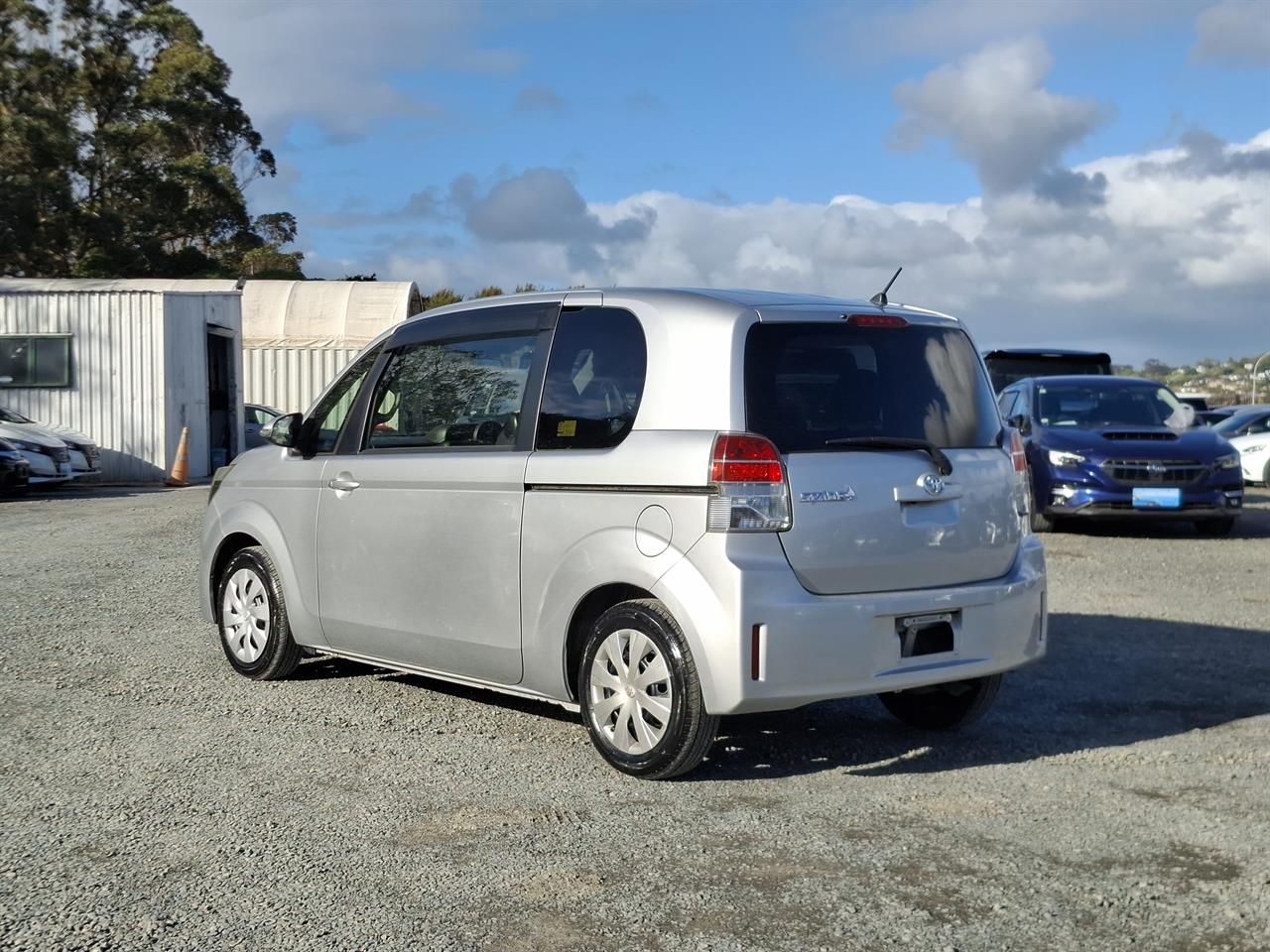 Vehicle image 5