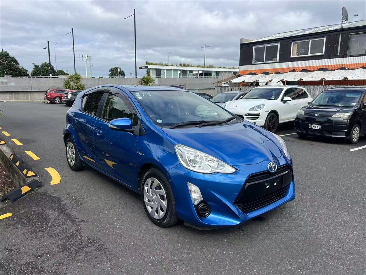 Vehicle image 3