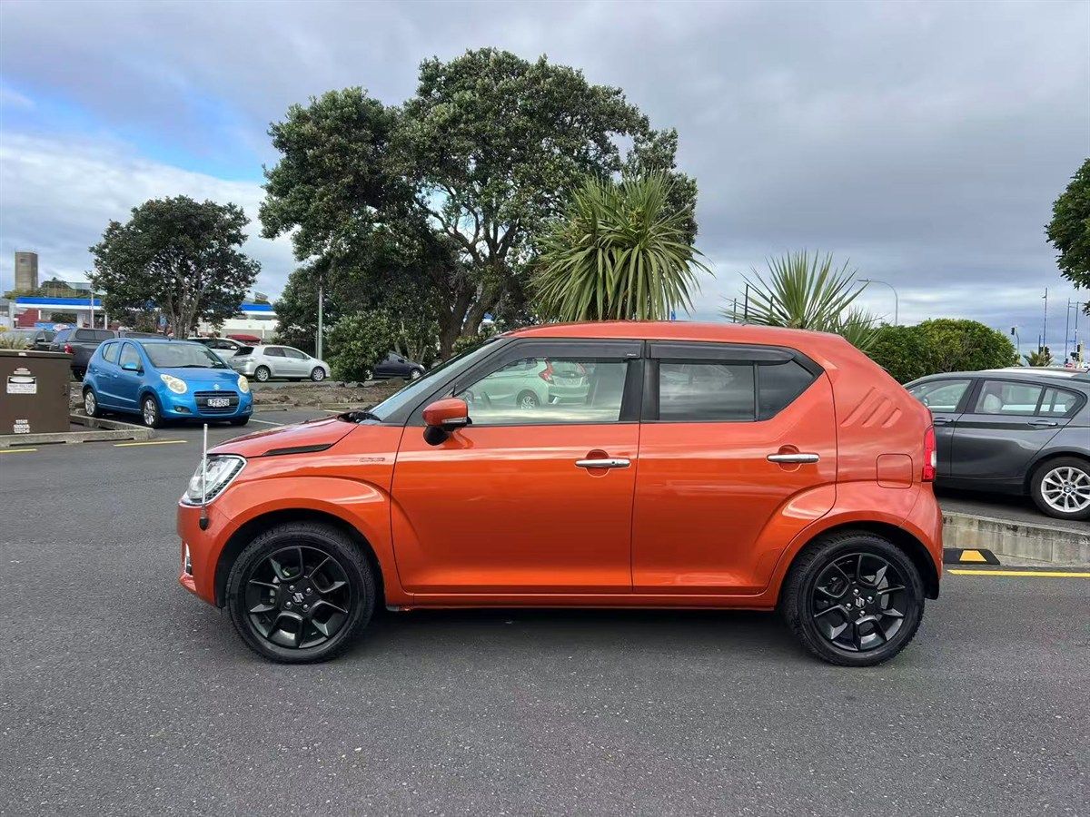 Vehicle image 4