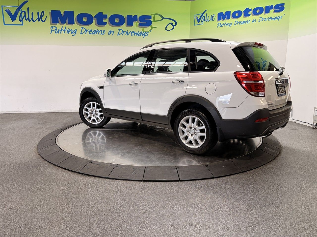 Vehicle image 5