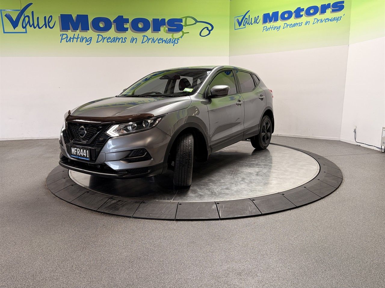 Vehicle image 3