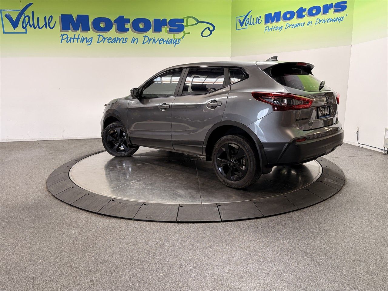 Vehicle image 5