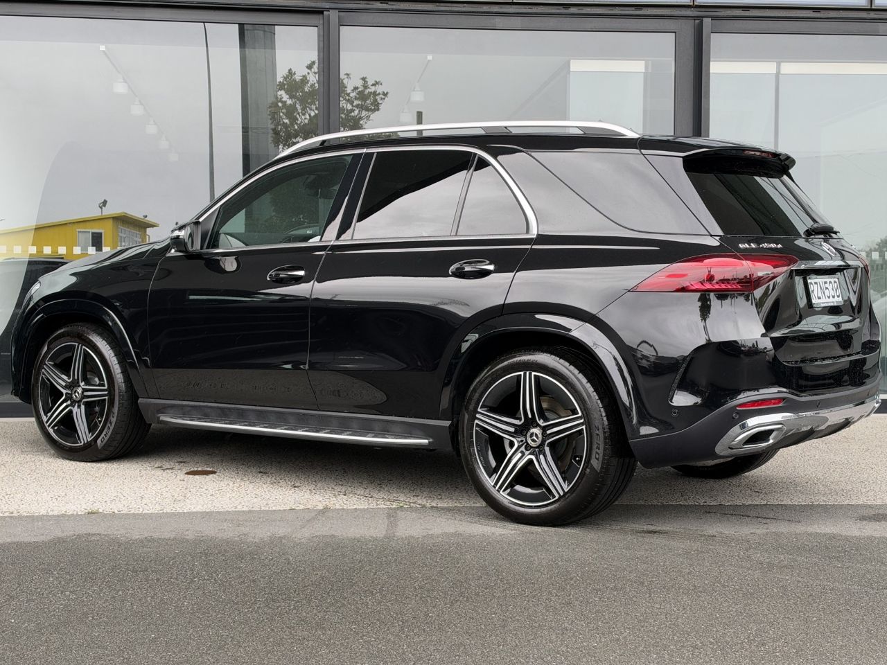 Vehicle image 5