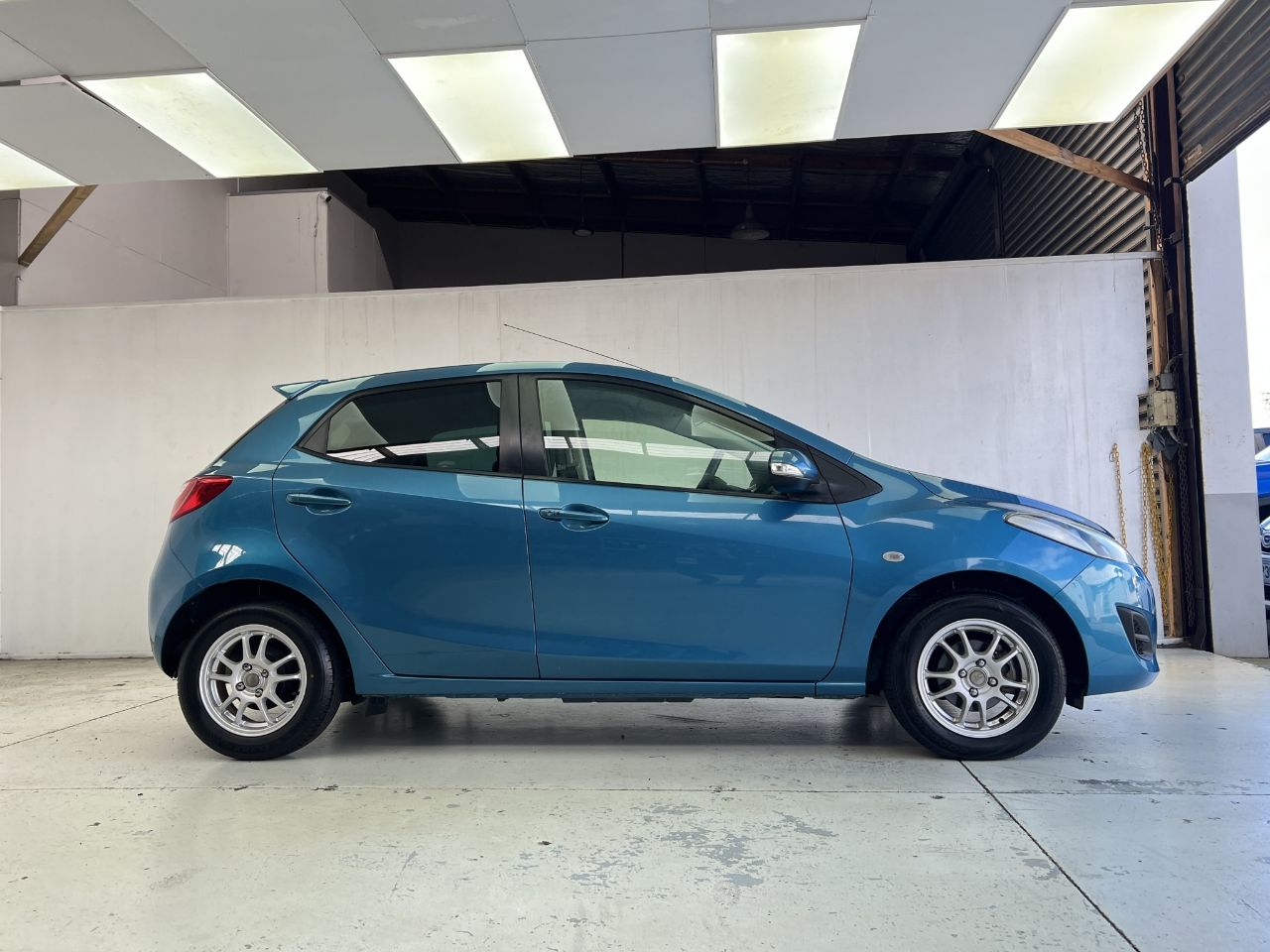 Vehicle image 5