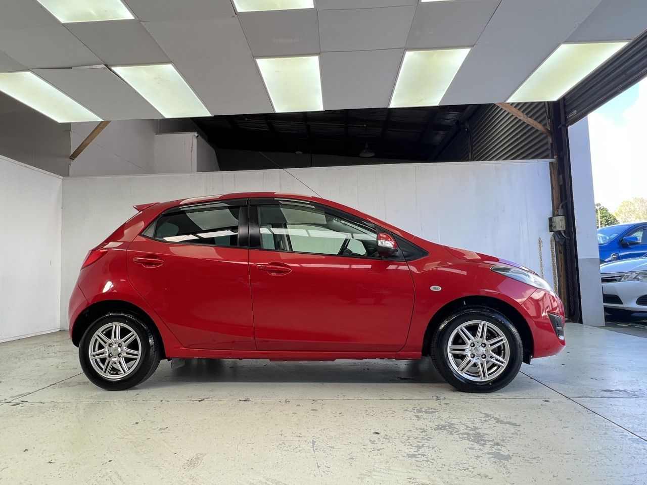 Vehicle image 5