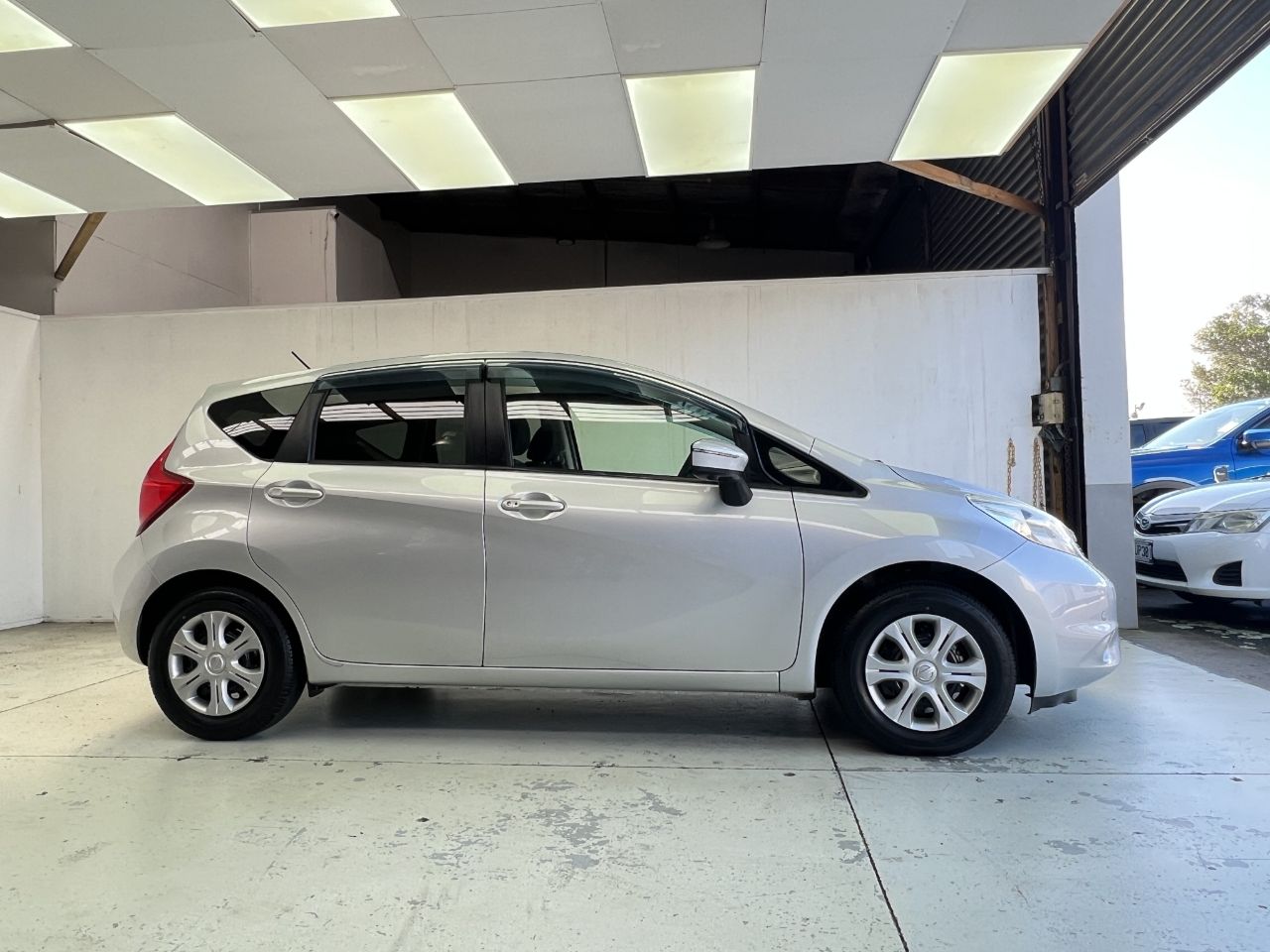 Vehicle image 5
