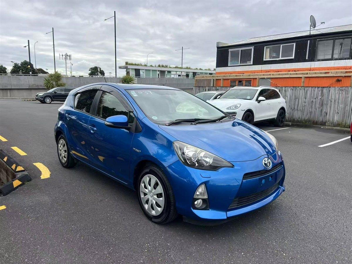 Vehicle image 3