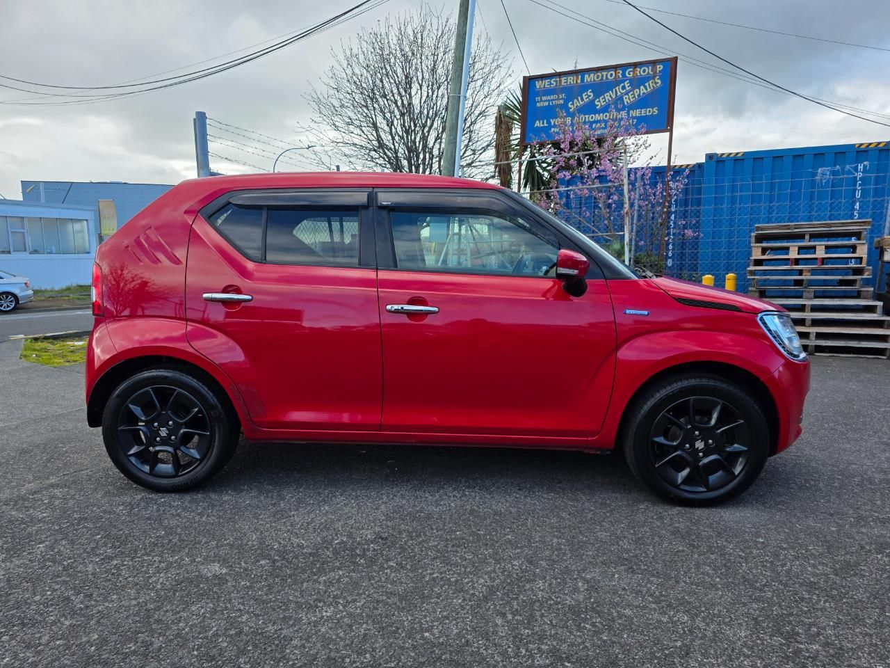 Vehicle image 4