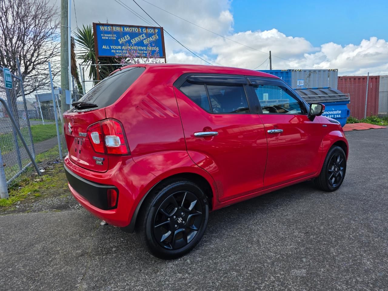 Vehicle image 5