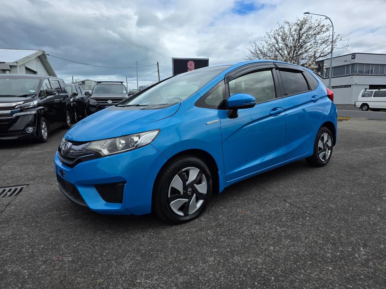 Vehicle image 4