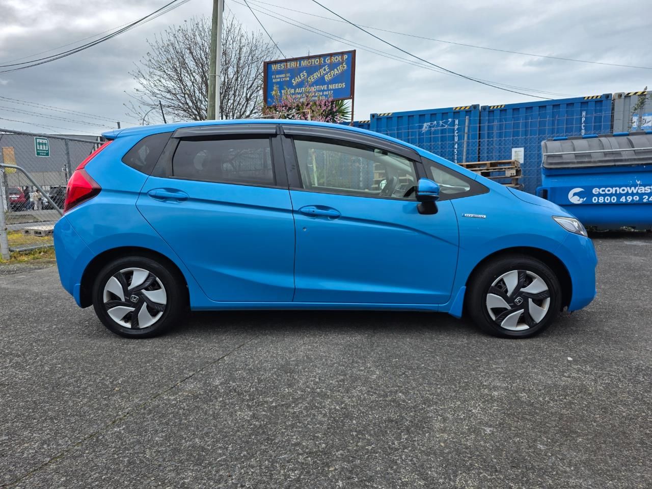 Vehicle image 5