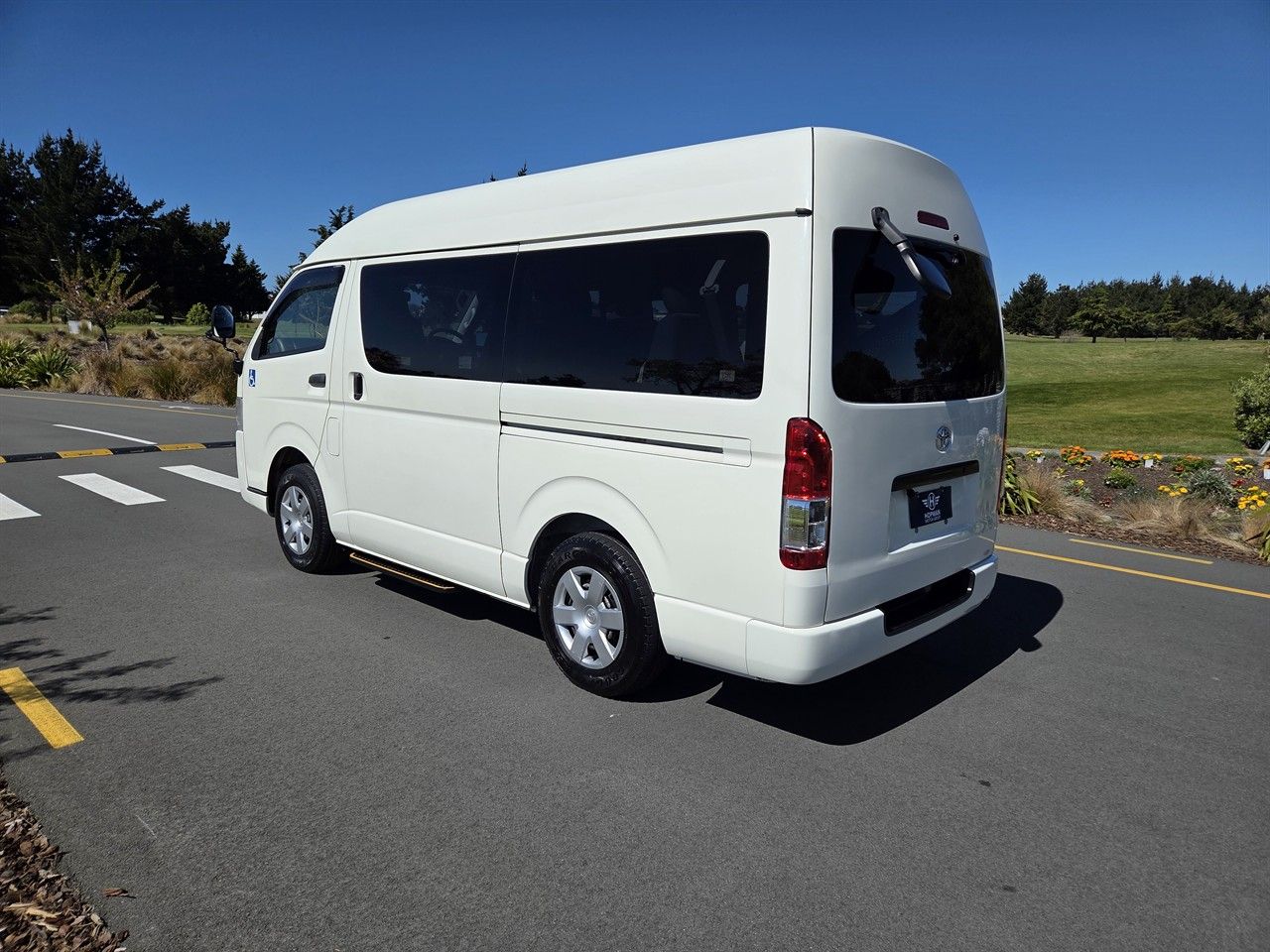 Vehicle image 5