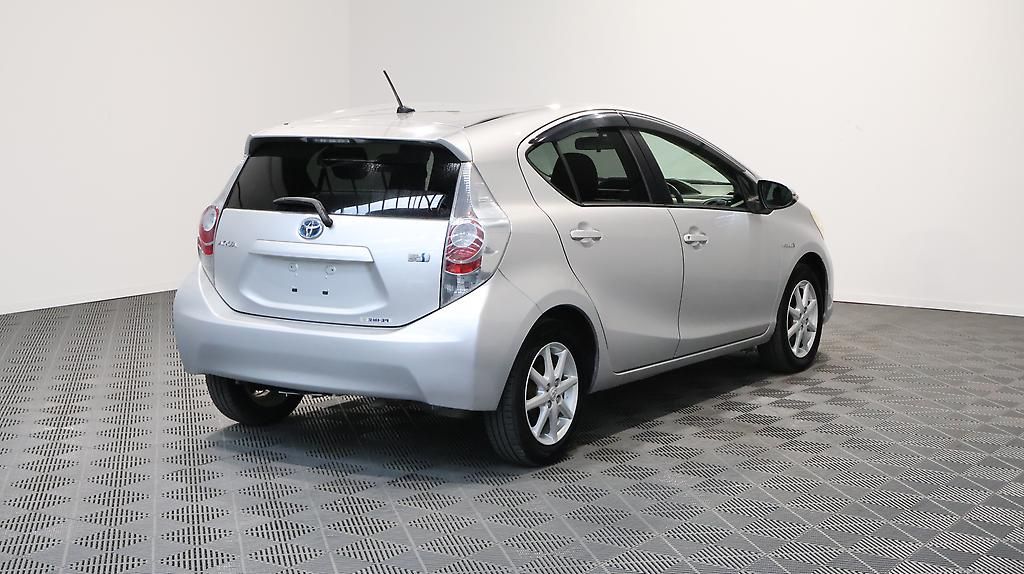 Vehicle image 5