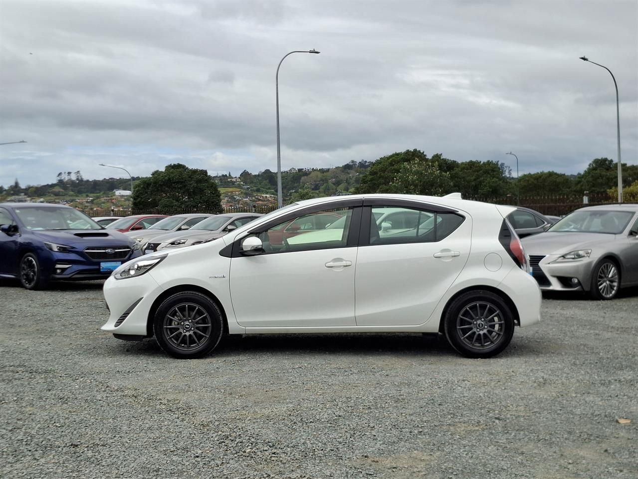 Vehicle image 4