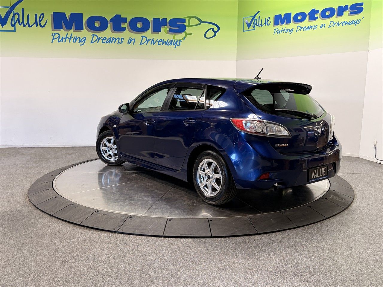 Vehicle image 5
