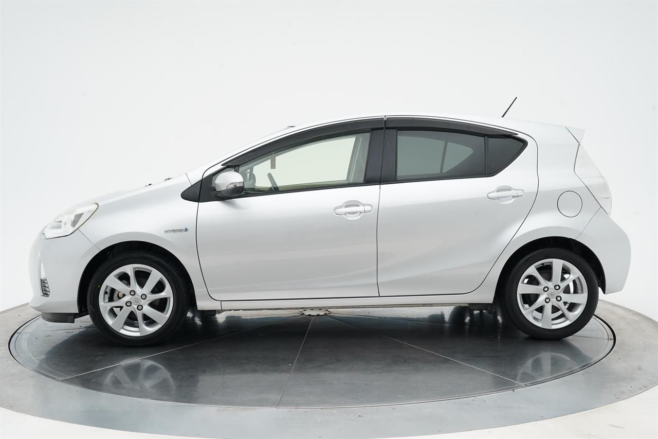 Vehicle image 4