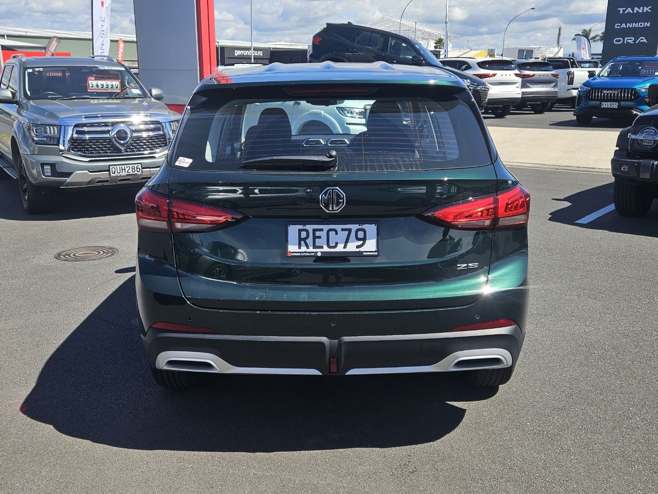 Vehicle image 4