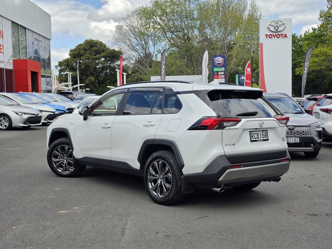 Vehicle image 5