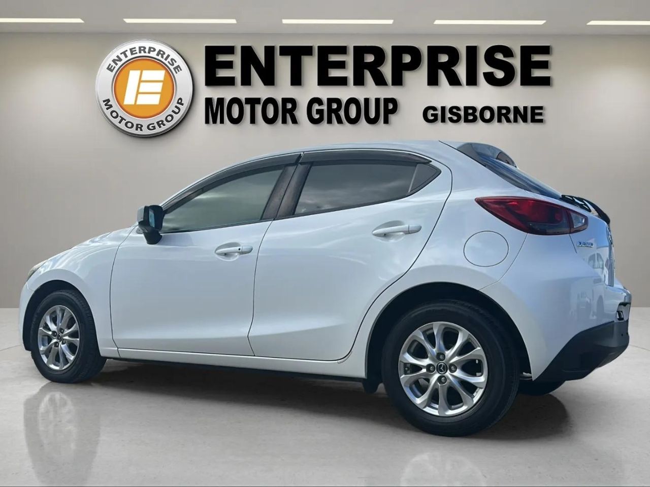 Vehicle image 5