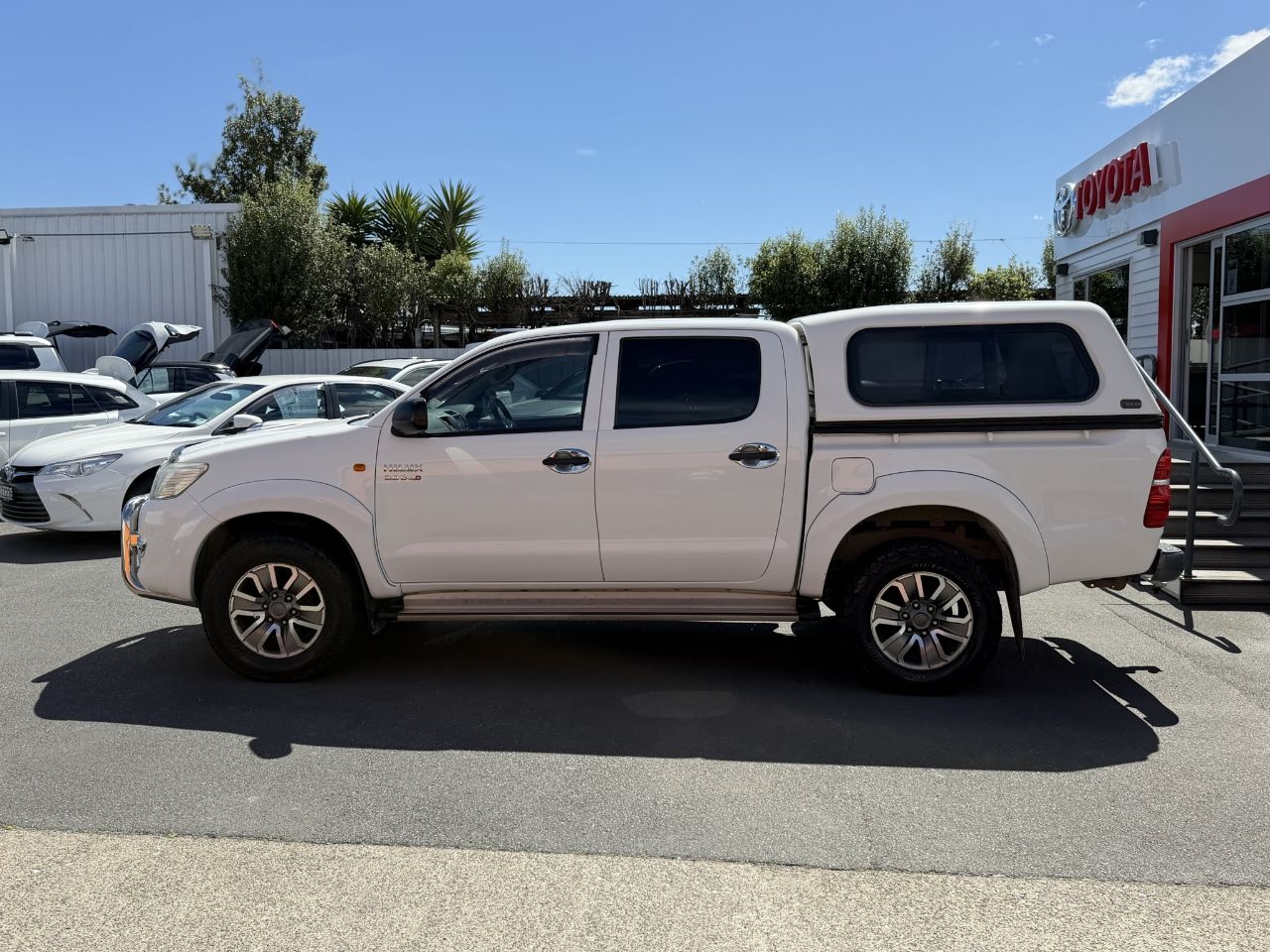 Vehicle image 4