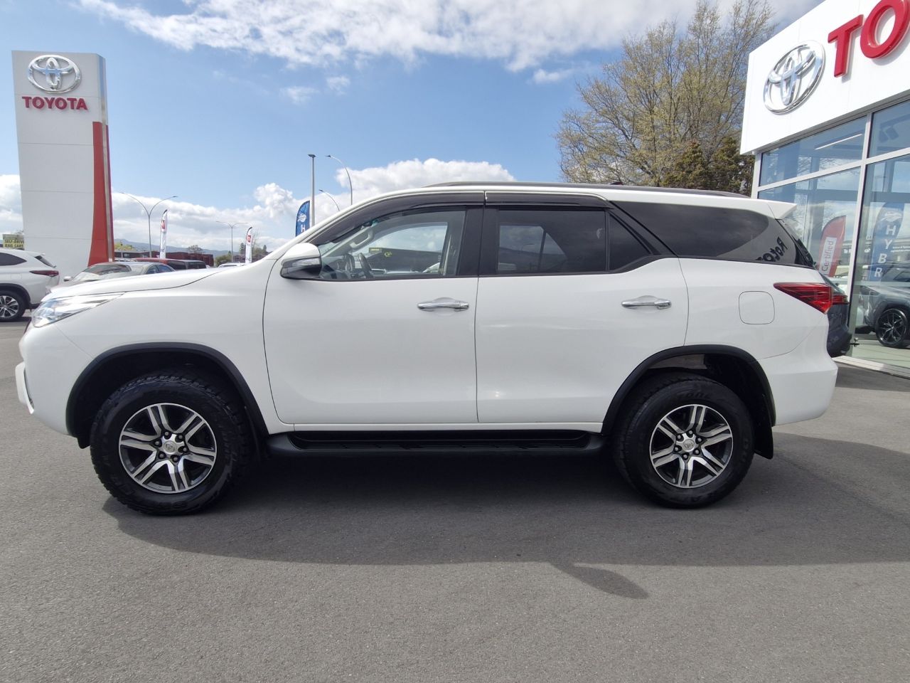 Vehicle image 4
