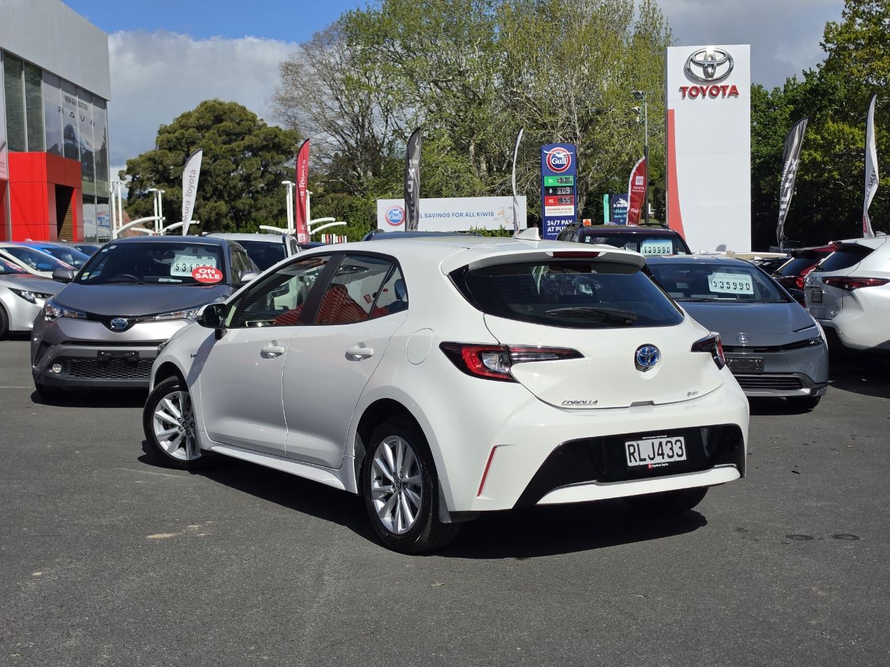 Vehicle image 5