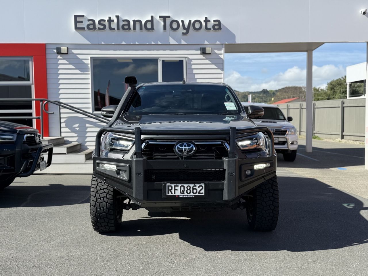 Vehicle image 5