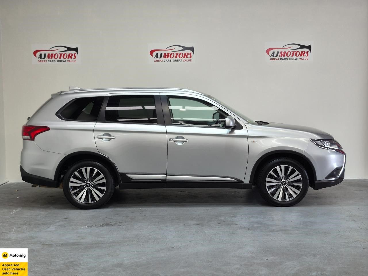 Vehicle image 3