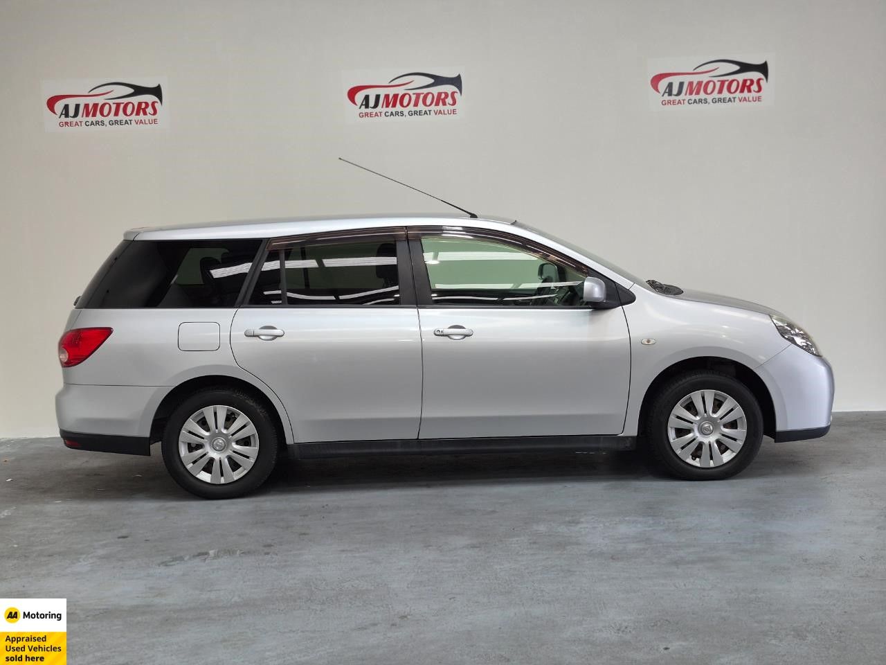 Vehicle image 3