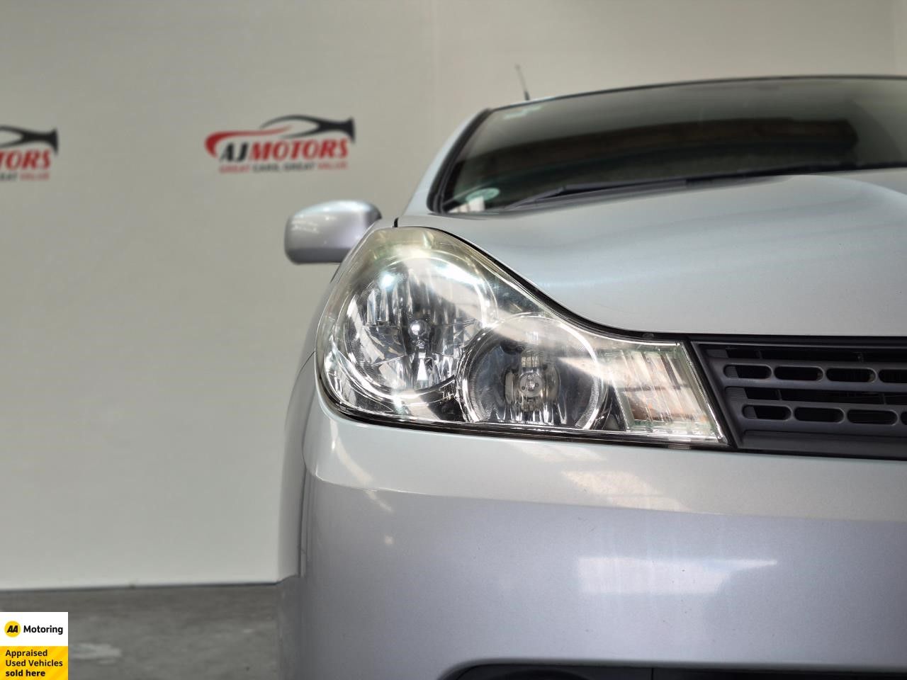 Vehicle image 5
