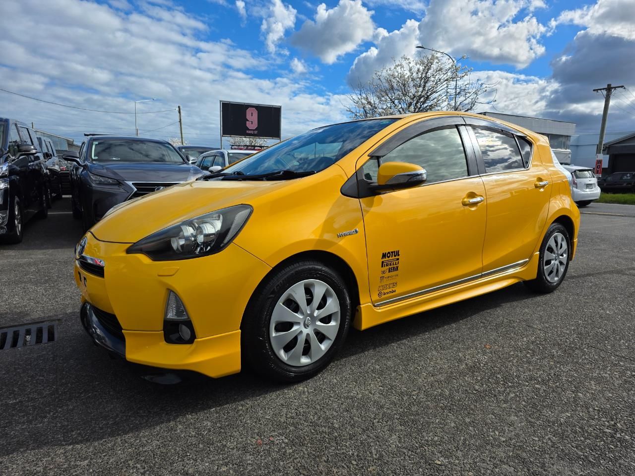 Vehicle image 4