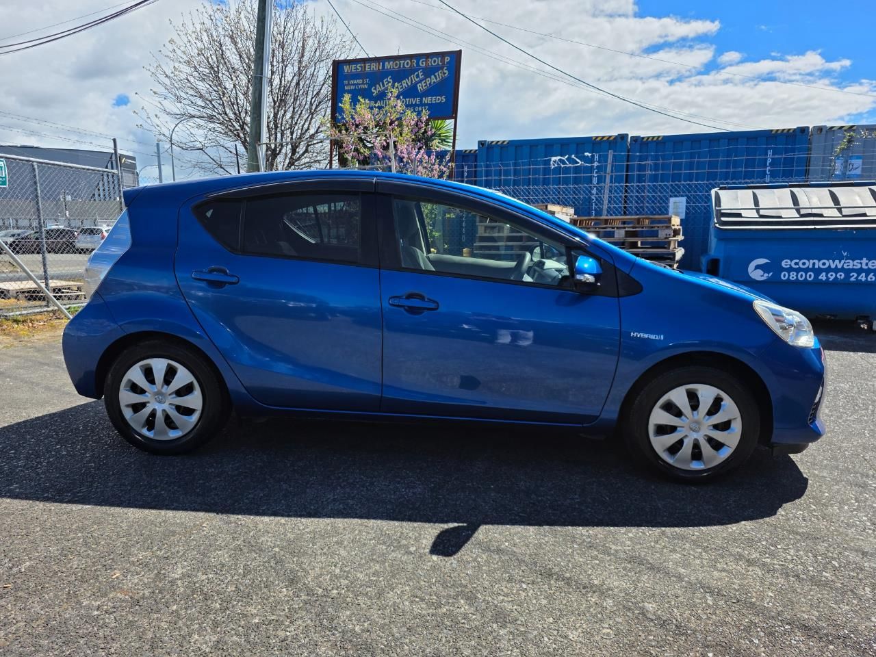 Vehicle image 5
