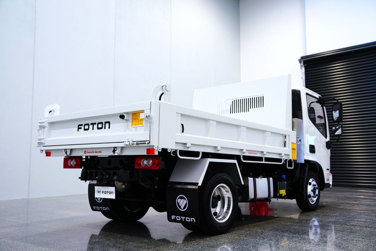 Vehicle image 4