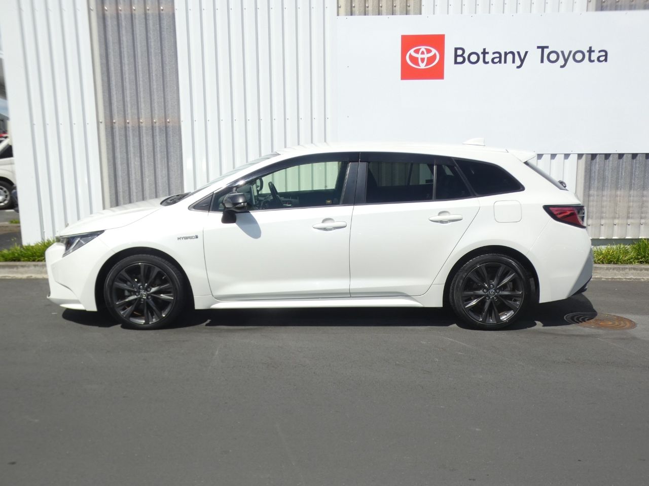 Vehicle image 5