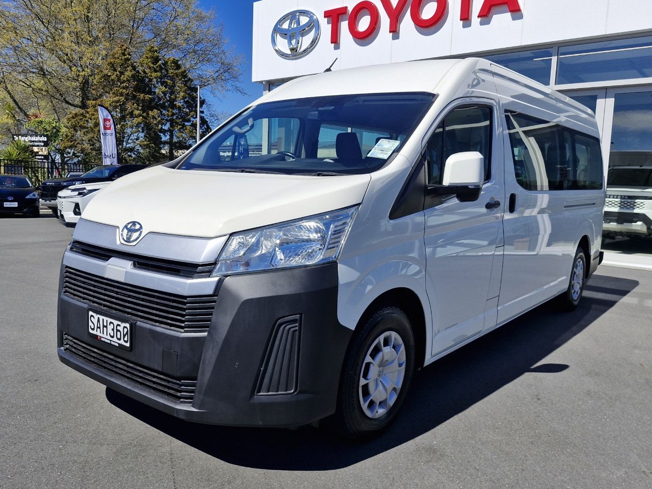 Vehicle image 4