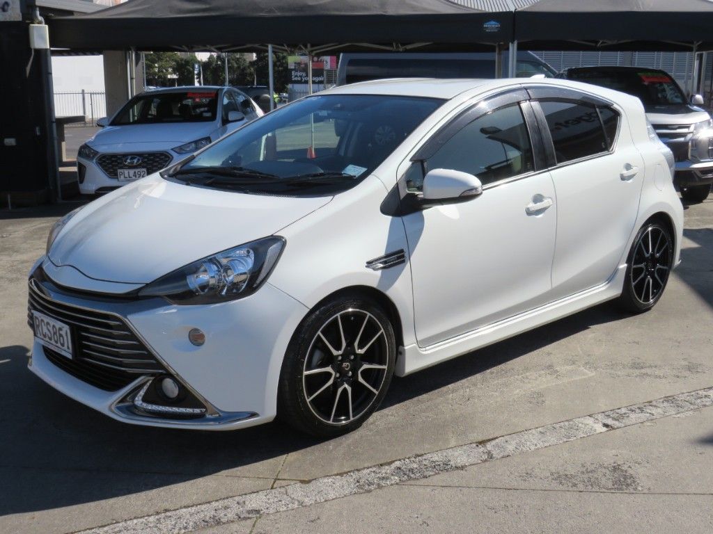 Vehicle image 3