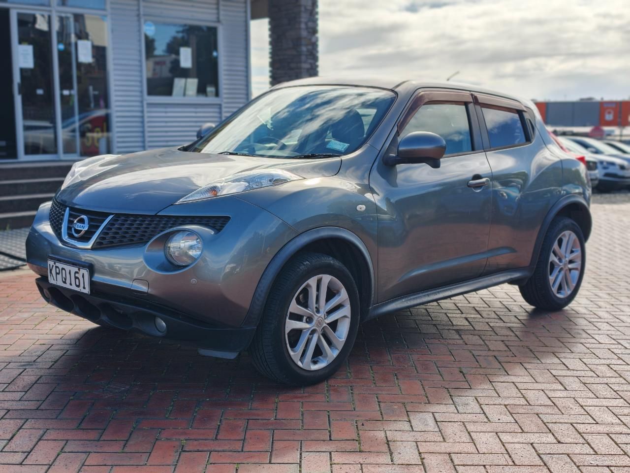 Vehicle image 3