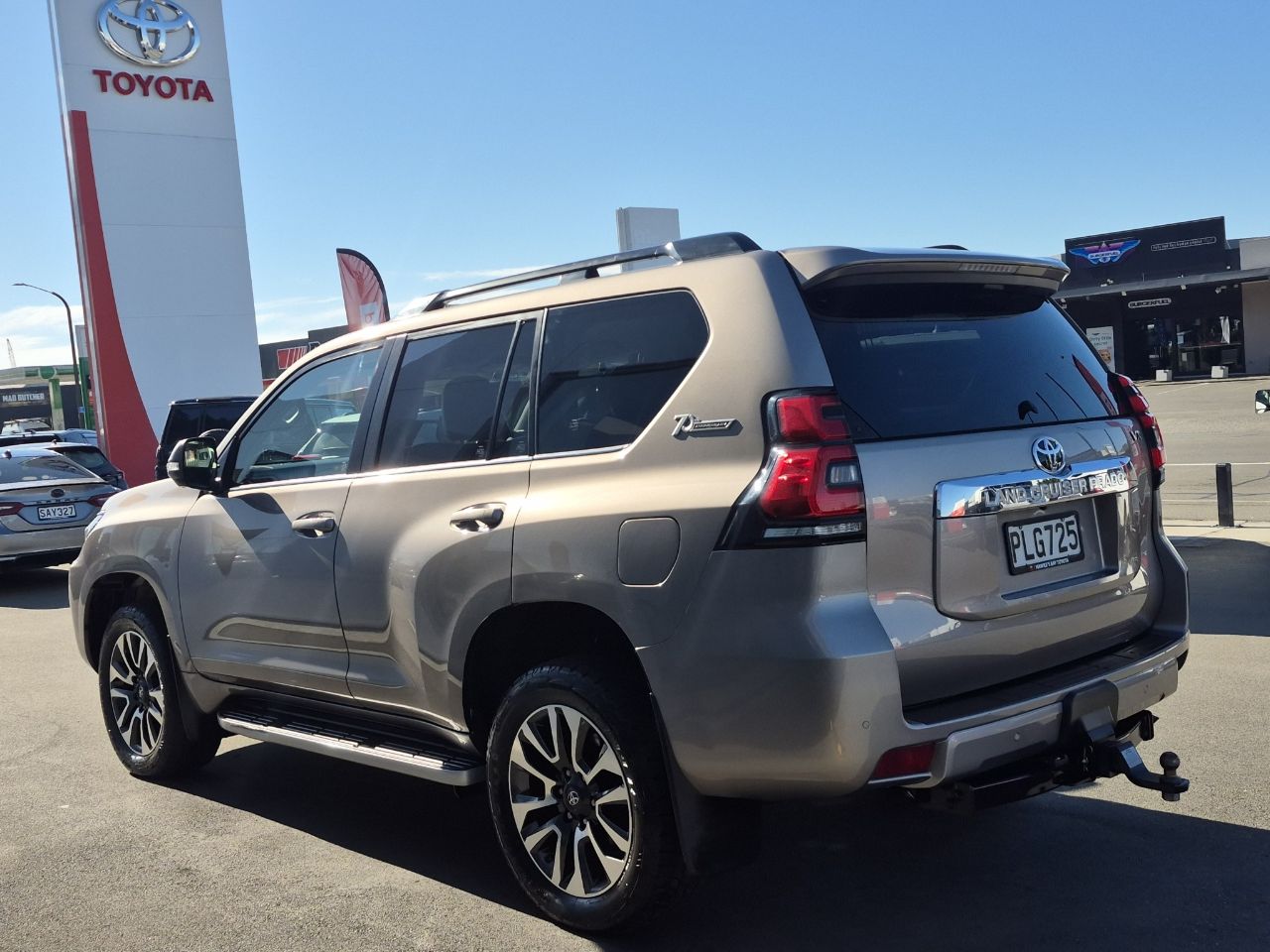 Vehicle image 5