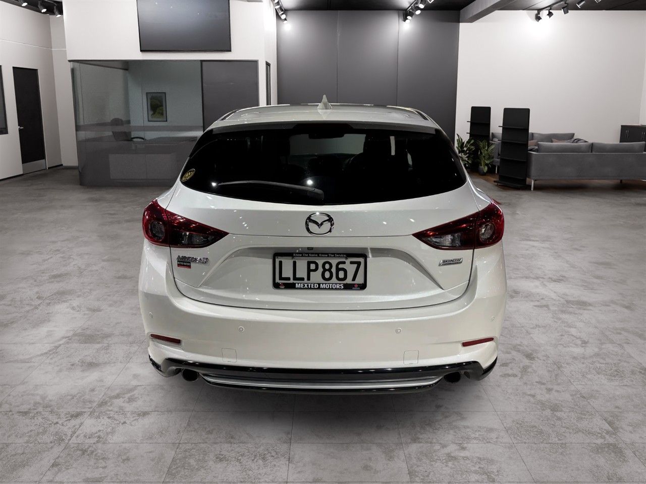 Vehicle image 4