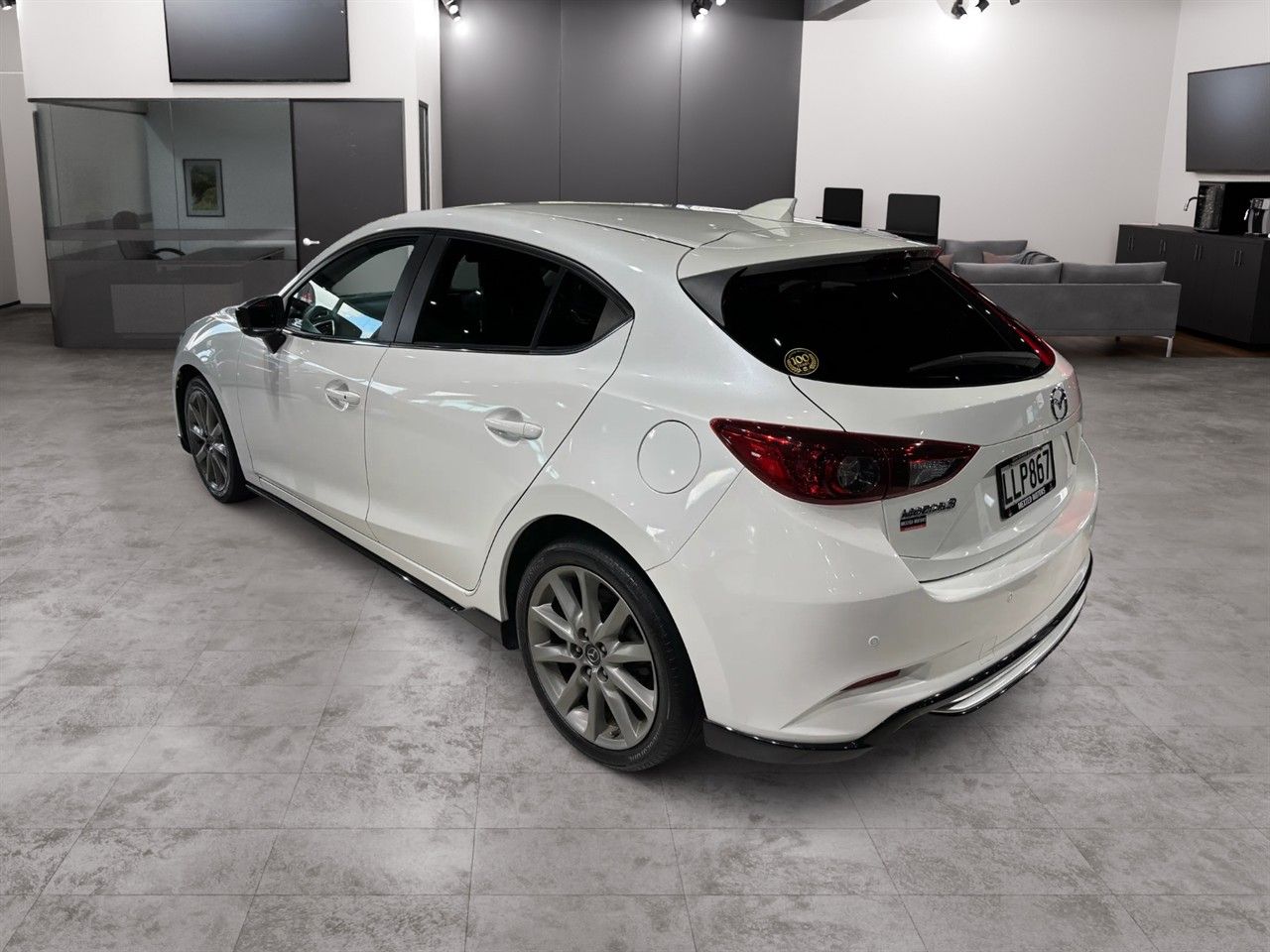 Vehicle image 5