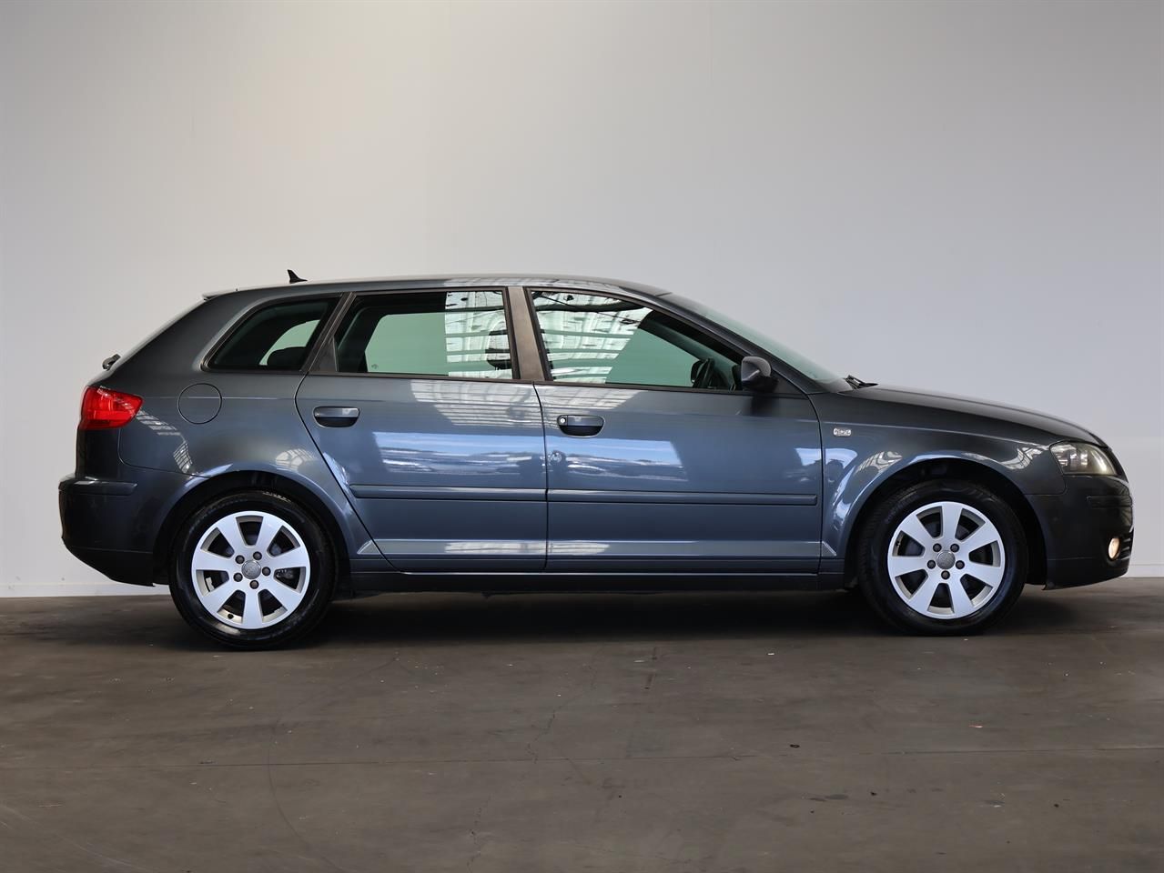 Vehicle image 5